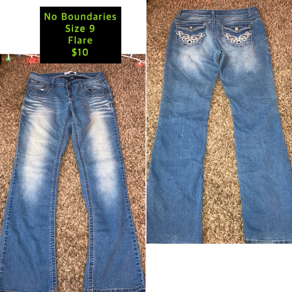 No Boundaries .. Size 9 .. Flare